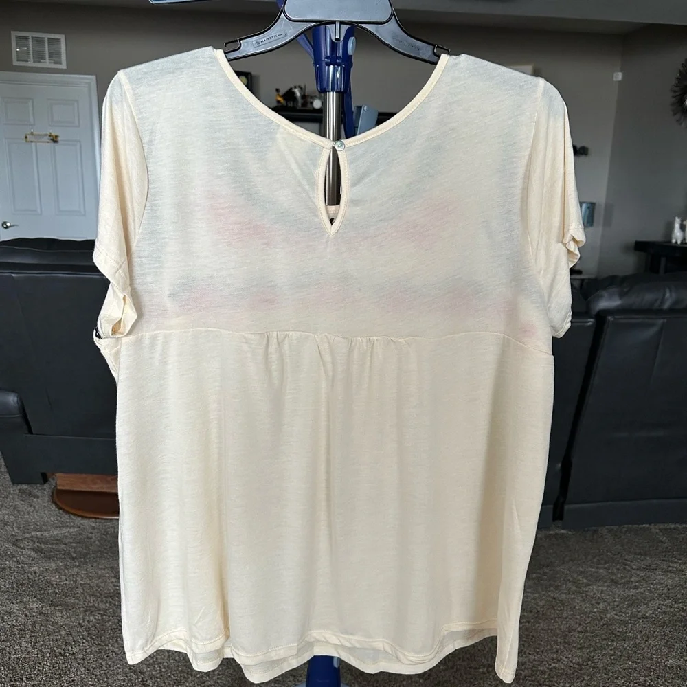 Forgotten grace beige embroidered short sleeve top. Size 2X - Picture 2 of 4